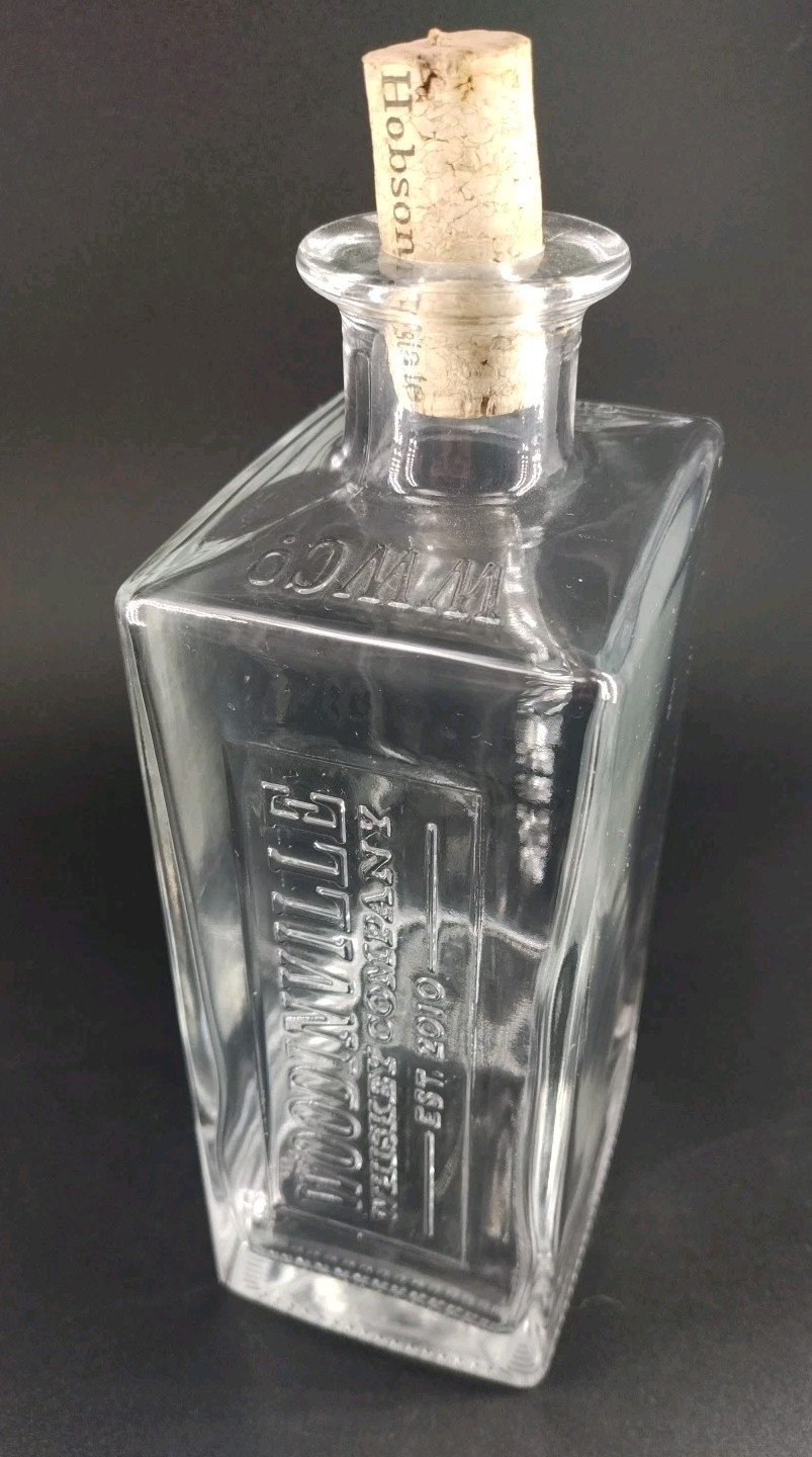 Vtg Woodinville Whiskey Co. Straight Bourbon Whiskey Glass Bottle 8" X 3"