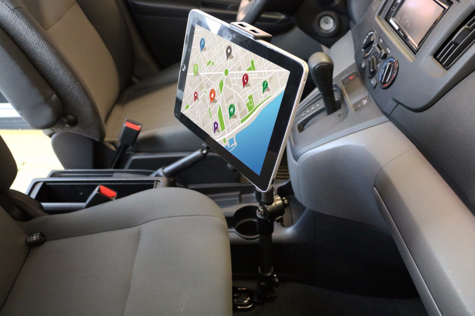 UTSM-01 Standard Mount: In-Car Universal Tablet/Smartphone Holder