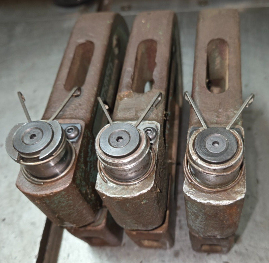 Strippit 4 BN 1-1/4 C-Frame Complete with Punch and Die Some Grinding see photos