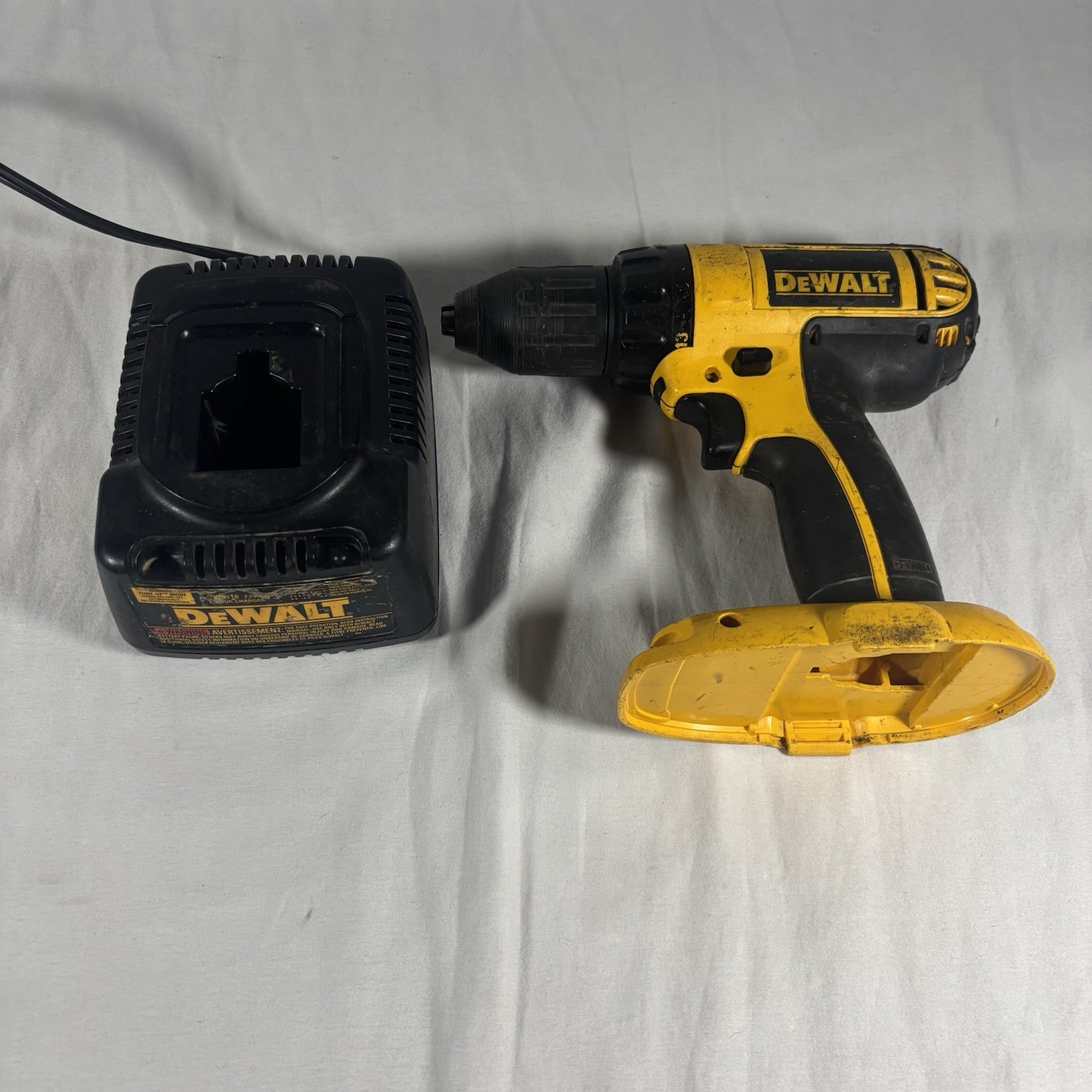 DeWalt DC720 18V Cordless Drill Driver Kit with DW9116 Charger Working