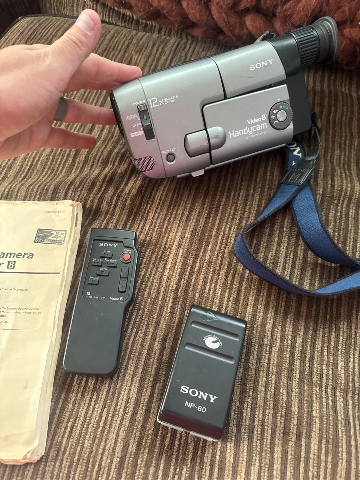 Sony Handycam CCD-TRV11 Video8 Camcorder 12x Optical Zoom 2.5" LCD Screen