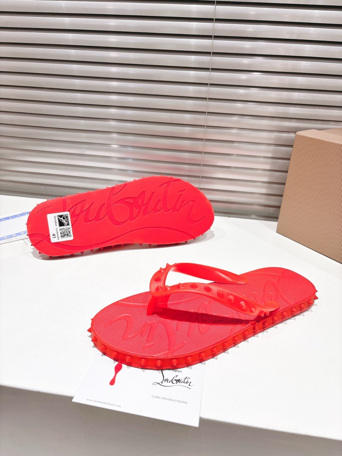 𝑪𝒉𝒓𝒊𝒔𝒕𝒊𝒂𝒏 𝑳𝒐𝒖𝒃𝒐𝒖𝒕𝒊𝒏 RED studded flip-flops Size 41