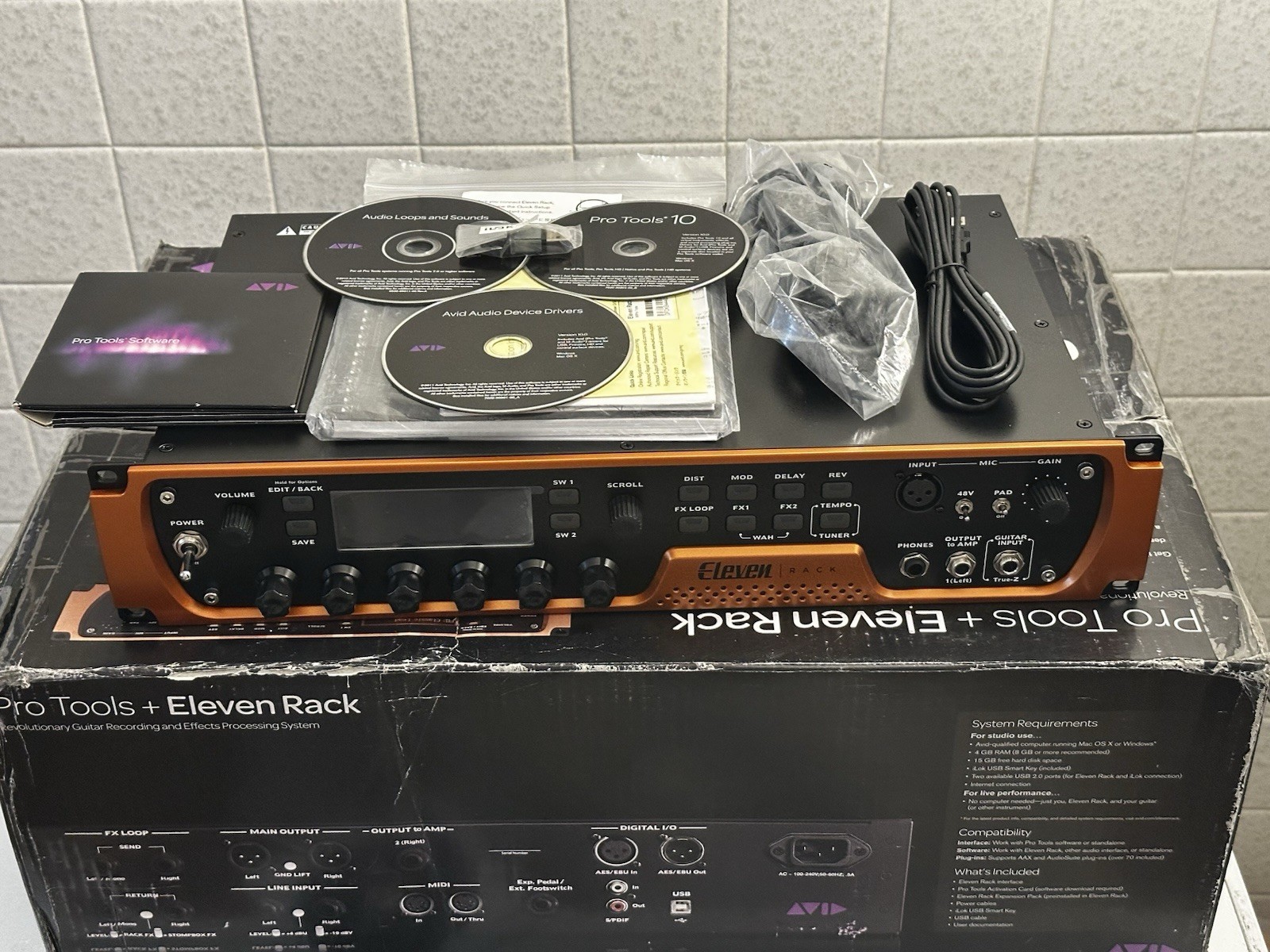 Avid Eleven Rack Guitar Multi-Effects Processor & pro tools 10 ilok2 and dvds
