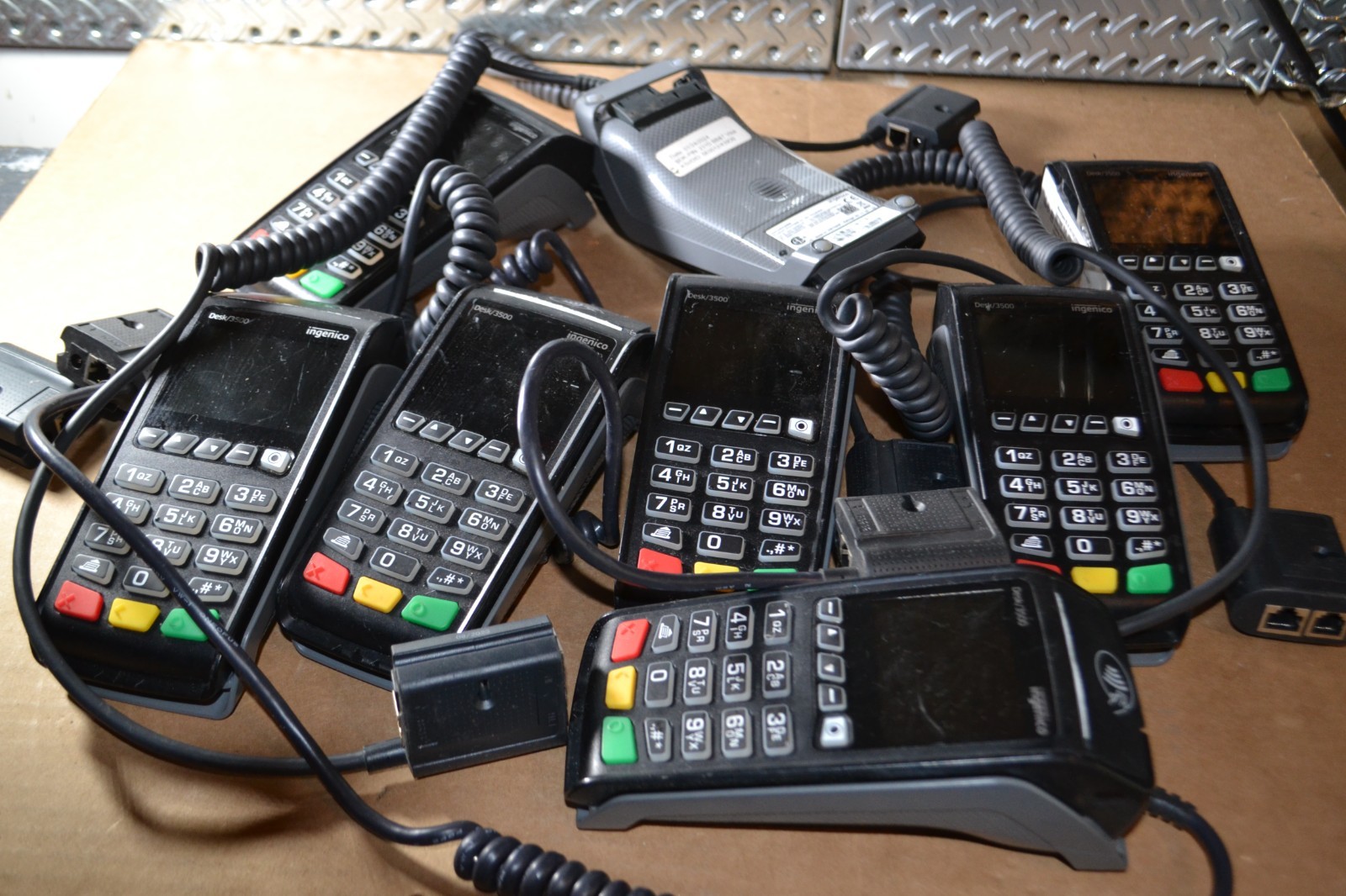 LOT OF 8 Ingenico Desk 3500 CL DES35BB