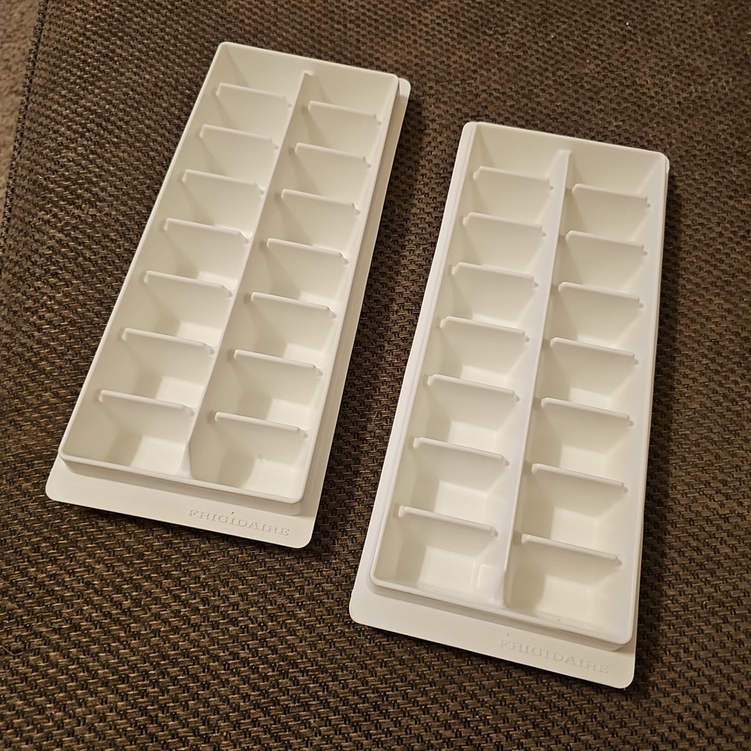 Vtg Frigidaire Frig 16 Slot IceCubeTrays Set of 2 White Dishwasher Safe 12.5x5"