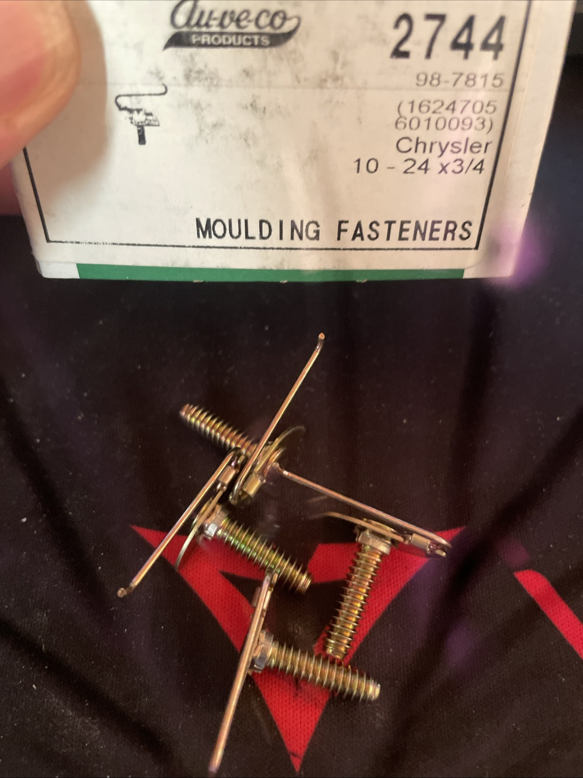 AUVECO 2744 Universal Moulding Clips 10-24 x 3/4 buying lot of 4 fastners
