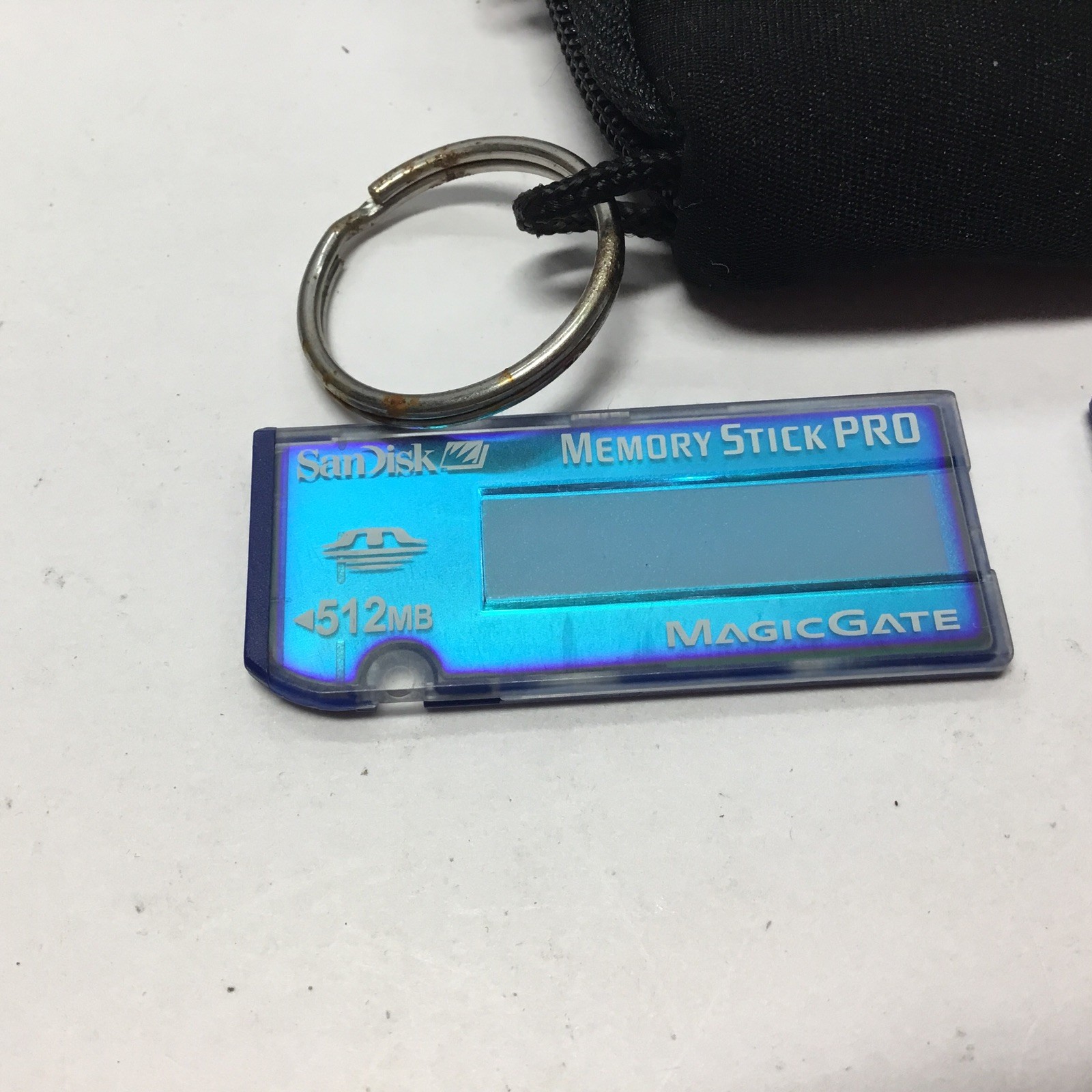 Sandisk 512 MB Memory Stick Pro Magic Gate For 2 With Case.