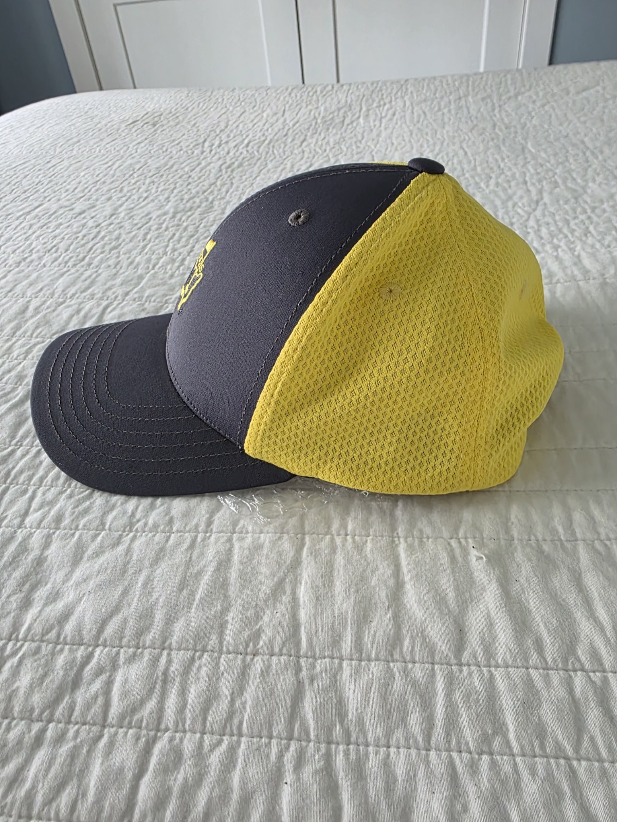 MASTERS AMERICAN NEEDLE (GRAY/YELLOW) PERFORMANCE Golf HAT