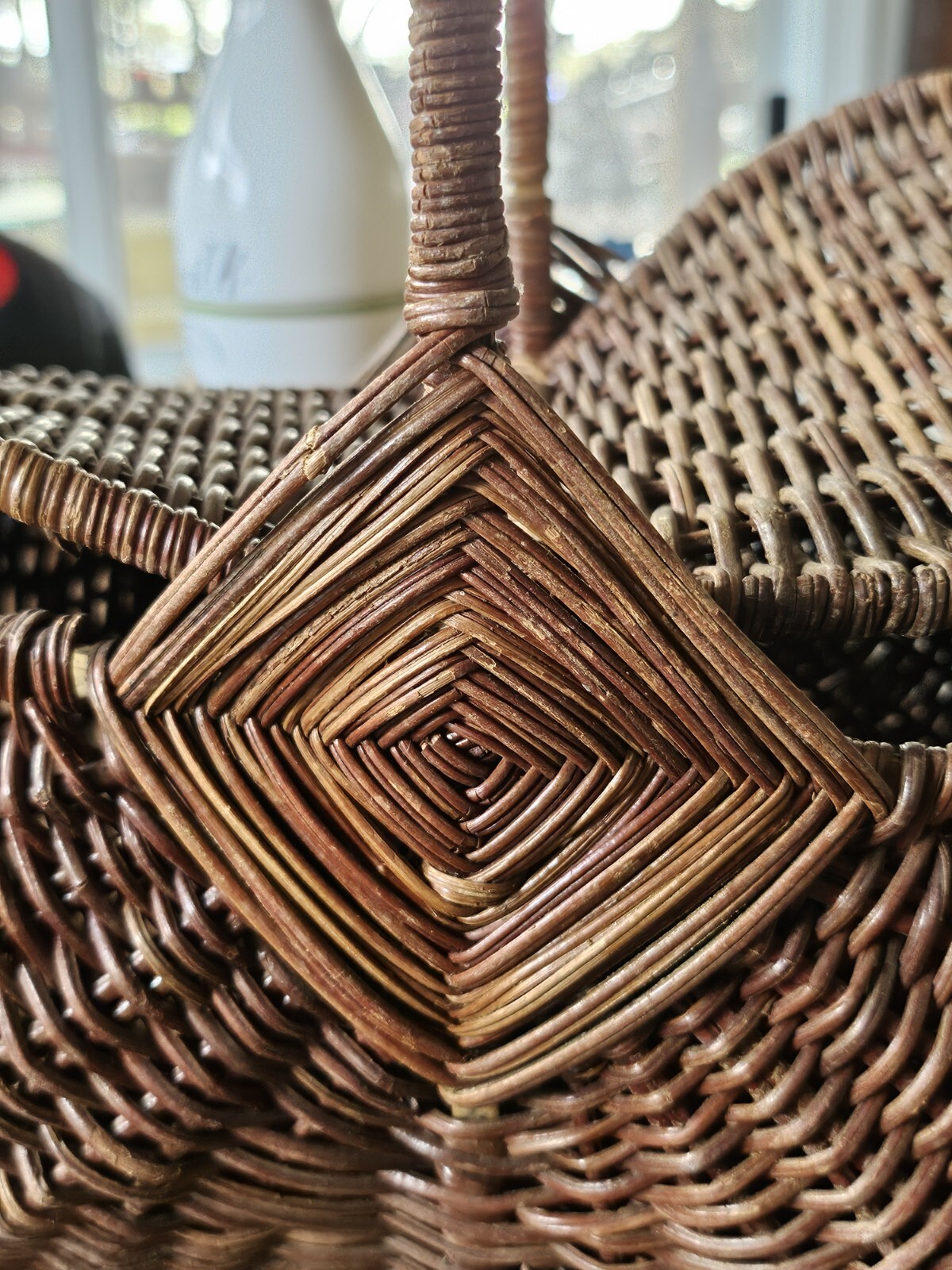 PRIMITIVE Vintage 10" WOVEN EGG GATHERING BUTTOCKS BASKET With Handle