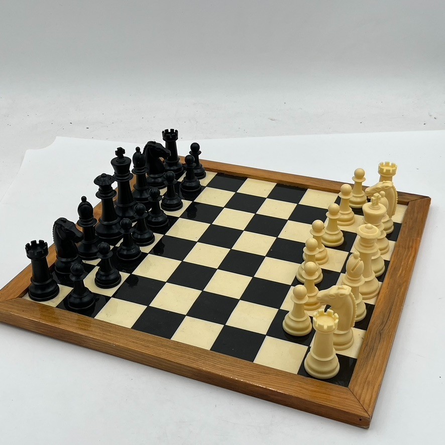 VTG Classic Replacement CHESS Piece 3-1/8" King You Pick Staunton Black White