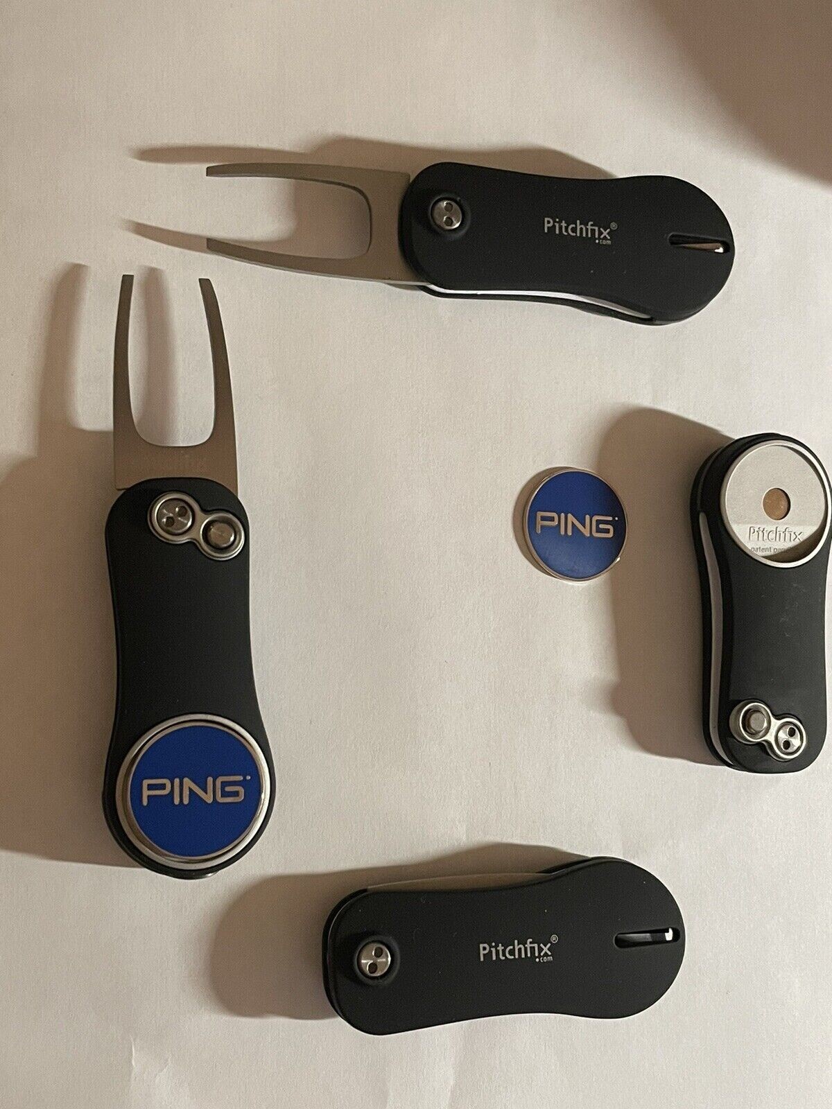 (1) Pitchfix Golf Switchblade Divot Tool Hybrid 2.0 W/PING 1" Coin Golf Marker