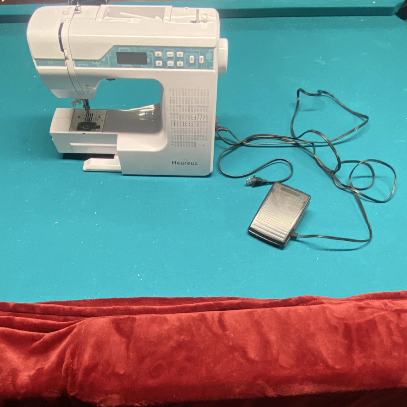 Heureux Z6 Electric Portable Sewing Machine with Foot Pedal & Power Cord