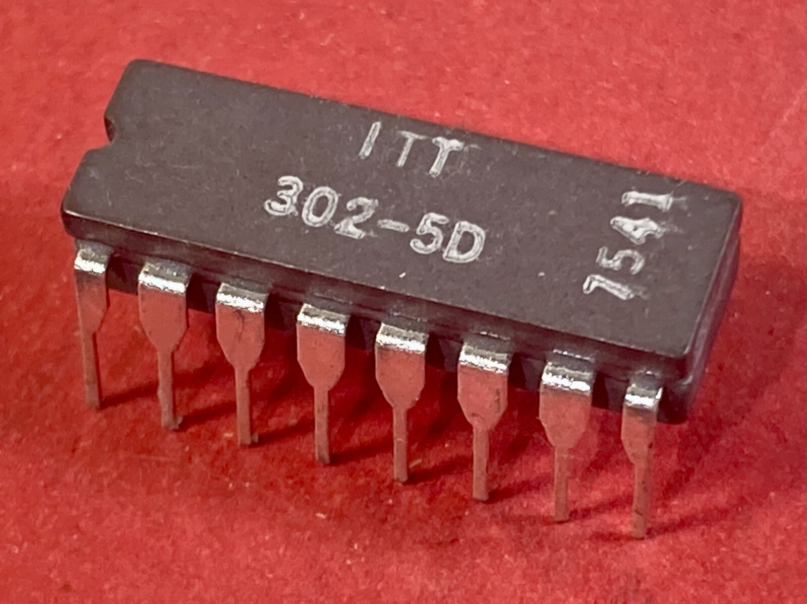 302-5D ~ ITT ~ DIP-16  1975 VINTAGE ~ RARE INTEGRATED CIRCUIT