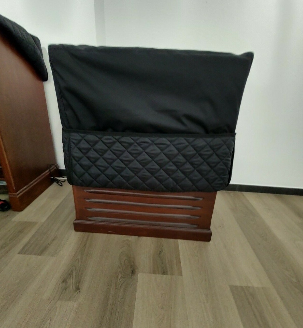 Custom padded cover for LESLIE 3300W (walnut)