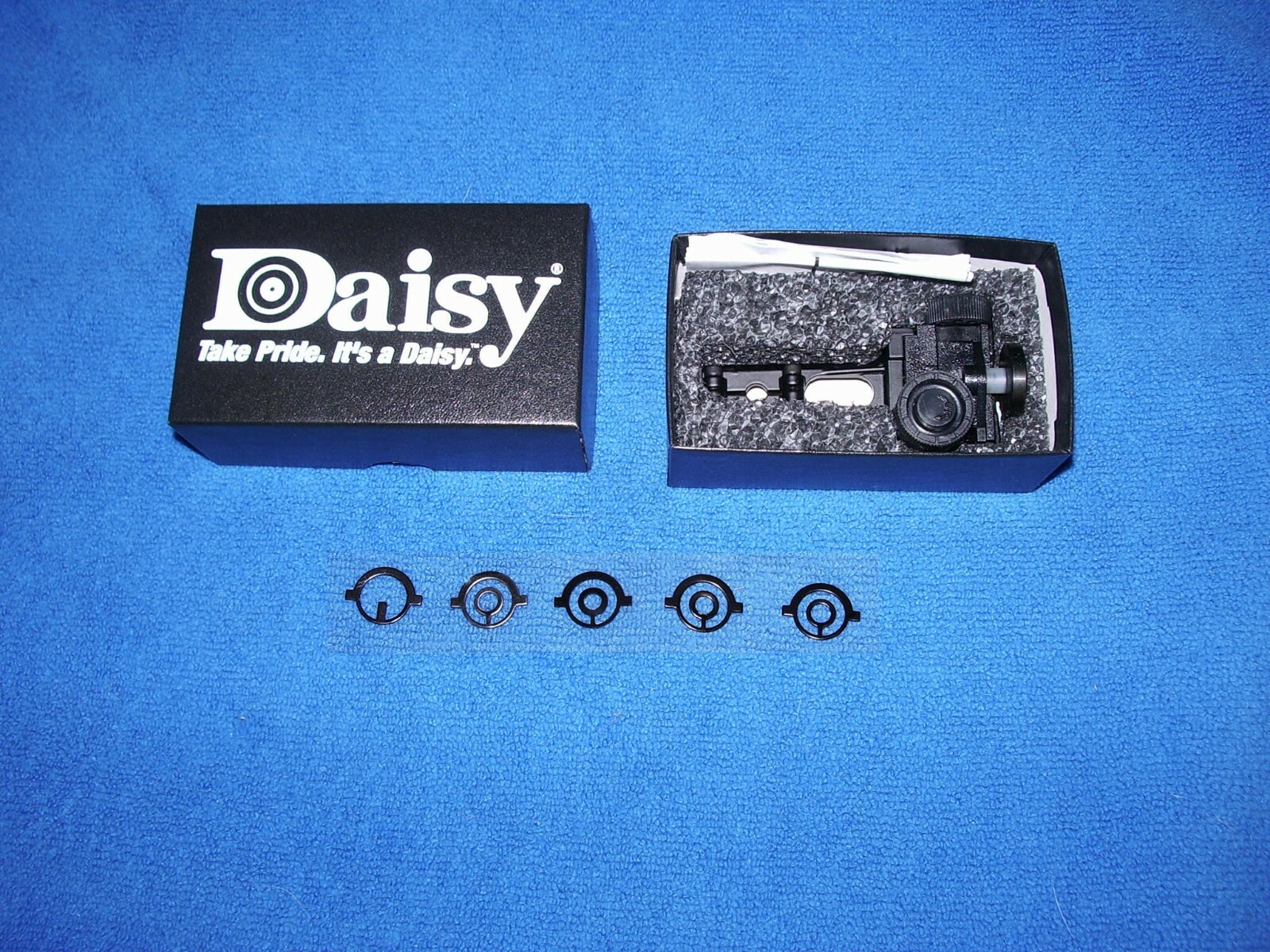 DAISY MODEL 499B REAR PEEP SIGHT & INSERT SET- NEW- WITH FREE SHIPPING