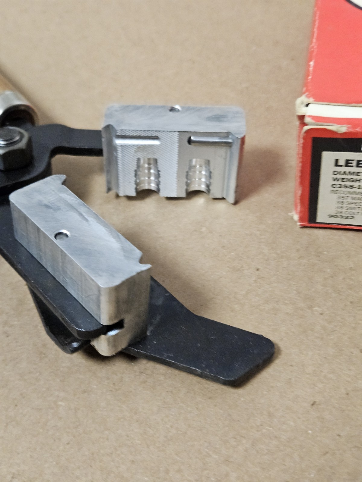 Lee Precision Double Cavity Bullet Mold 90322 357