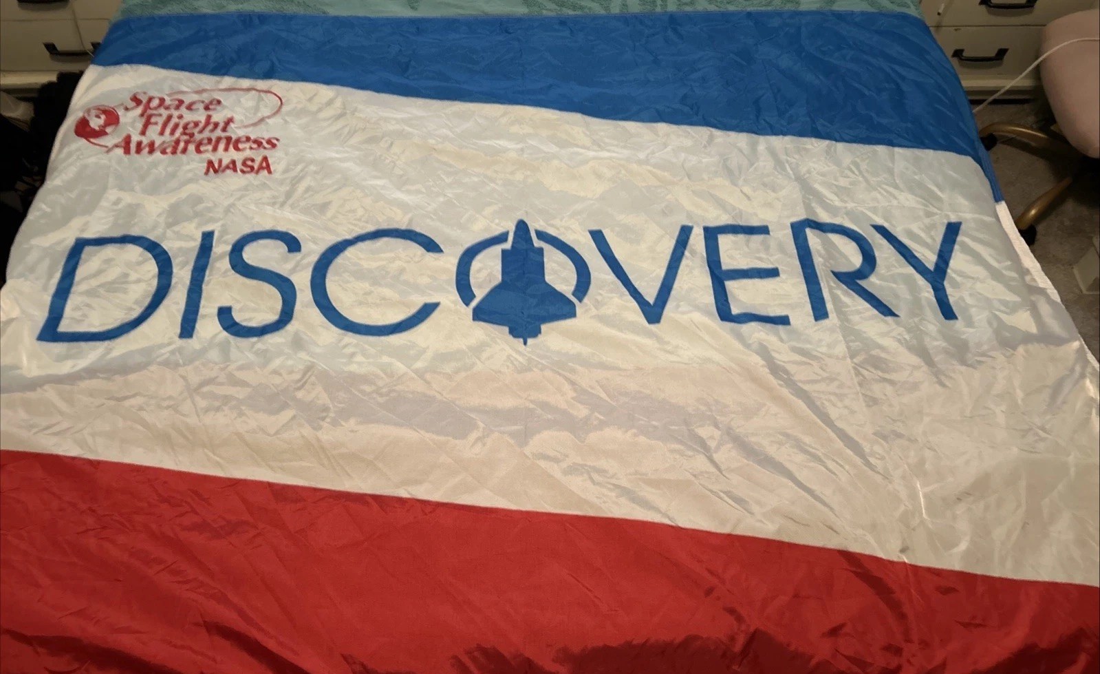 NASA  Discovery Space shuttle Space Flight Awareness Nyl-Glo Flag 4x6