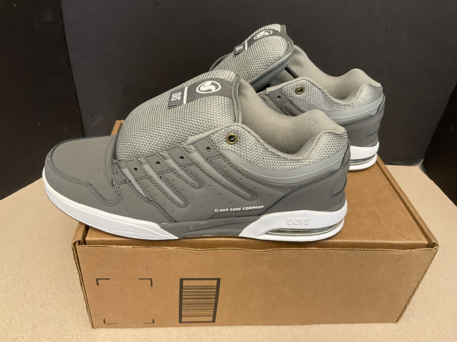 New! Mens DVS Tycho Grey/Grey/White Skateboard Shoes. Size 9. Awesome Shoes!