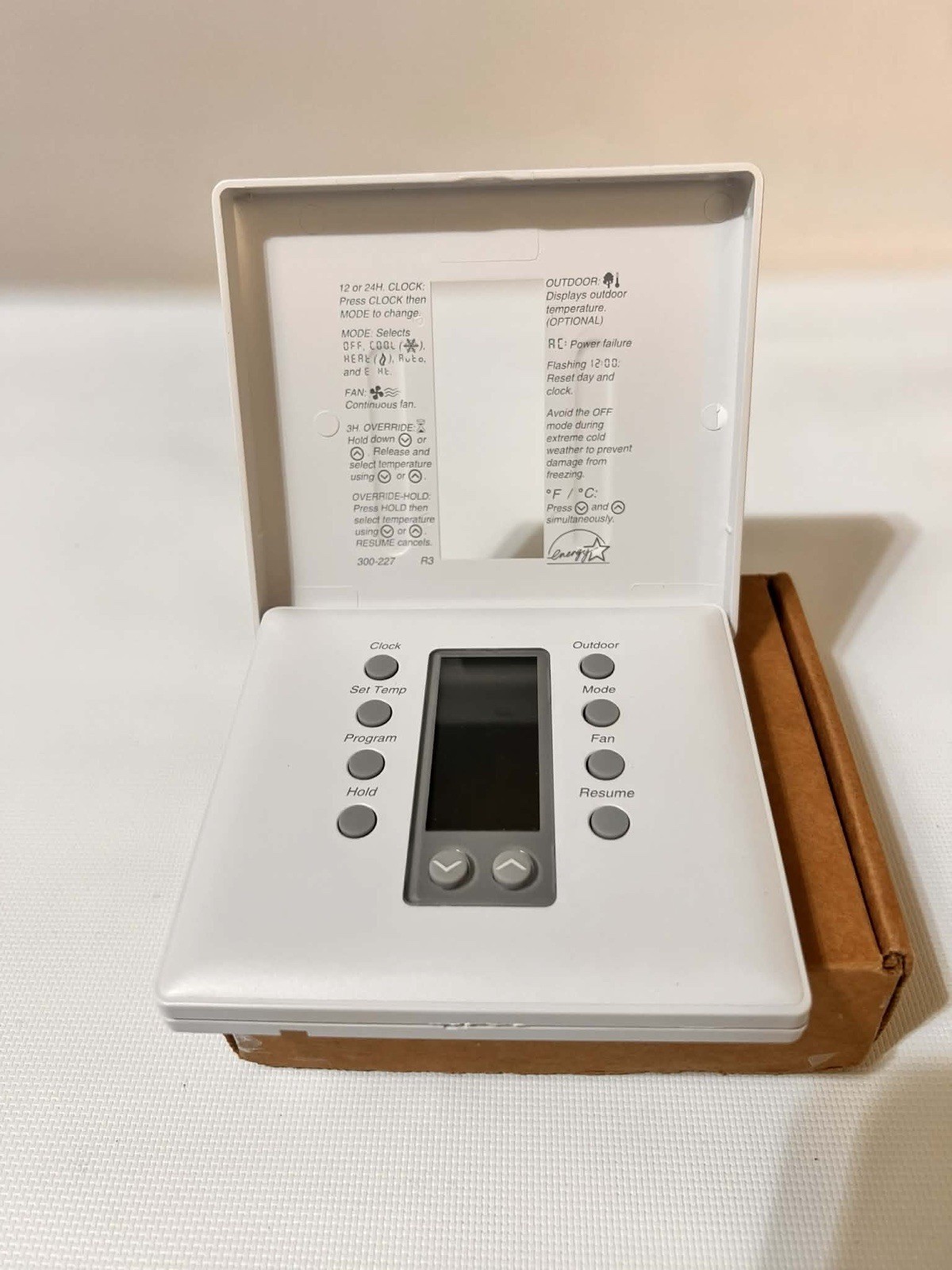Robertshaw 300-207 Digital Thermostat