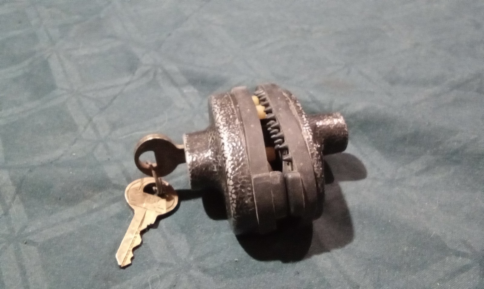 Master Lock 90DSPT Keyed Gun Trigger Lock 1 Pack Gun Lock With 2 Keys