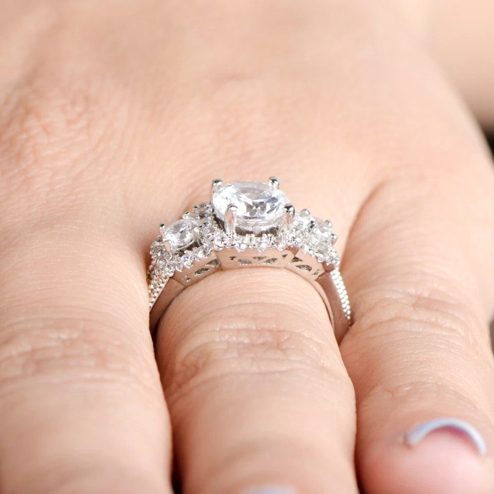 Round Cut 1.70 Ct VVS1 White Diamond Lab-Created Wedding Ring 14K White Gold FN