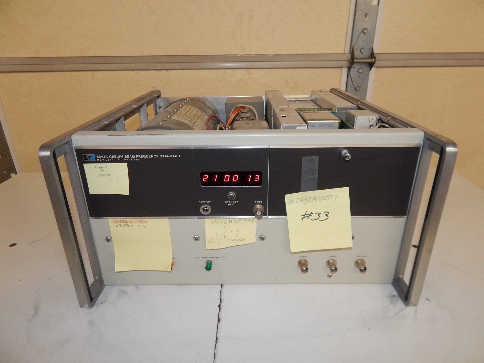 *TC* HEWLETT PACKARD HP 5061A CESIUM BEAM FREQUENCY STANDARD-  TUBE (FQM85)