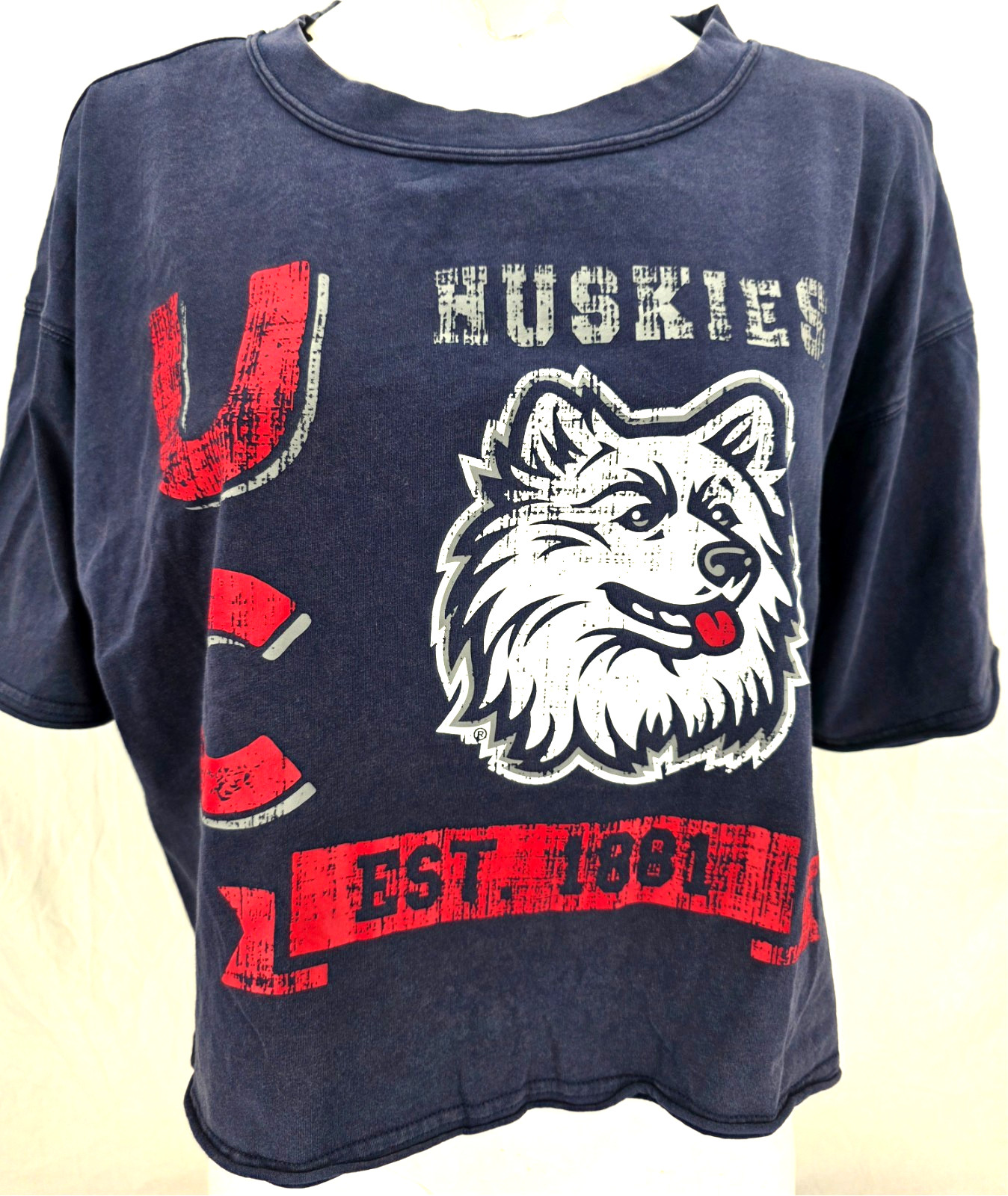 NEW Connecticut UConn Huskies The Yard SS Crew Neck Crop Tee T-Shirt Women's M