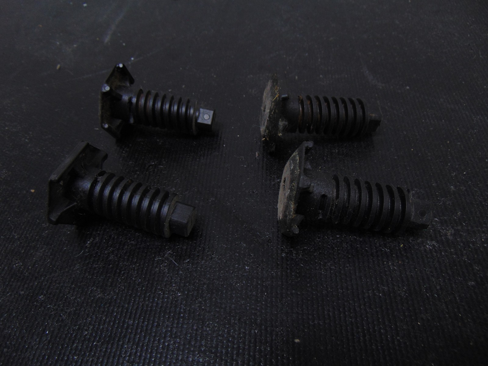 GE Range JB640DR2CC Leveling Legs Qty 4 WB02X10521