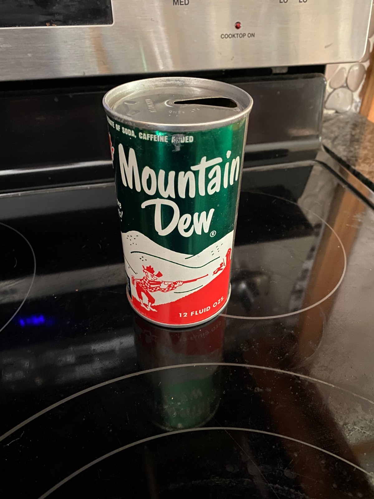 MOUNTAIN DEW 12 oz PULL TAB SODA CAN - NICE!!