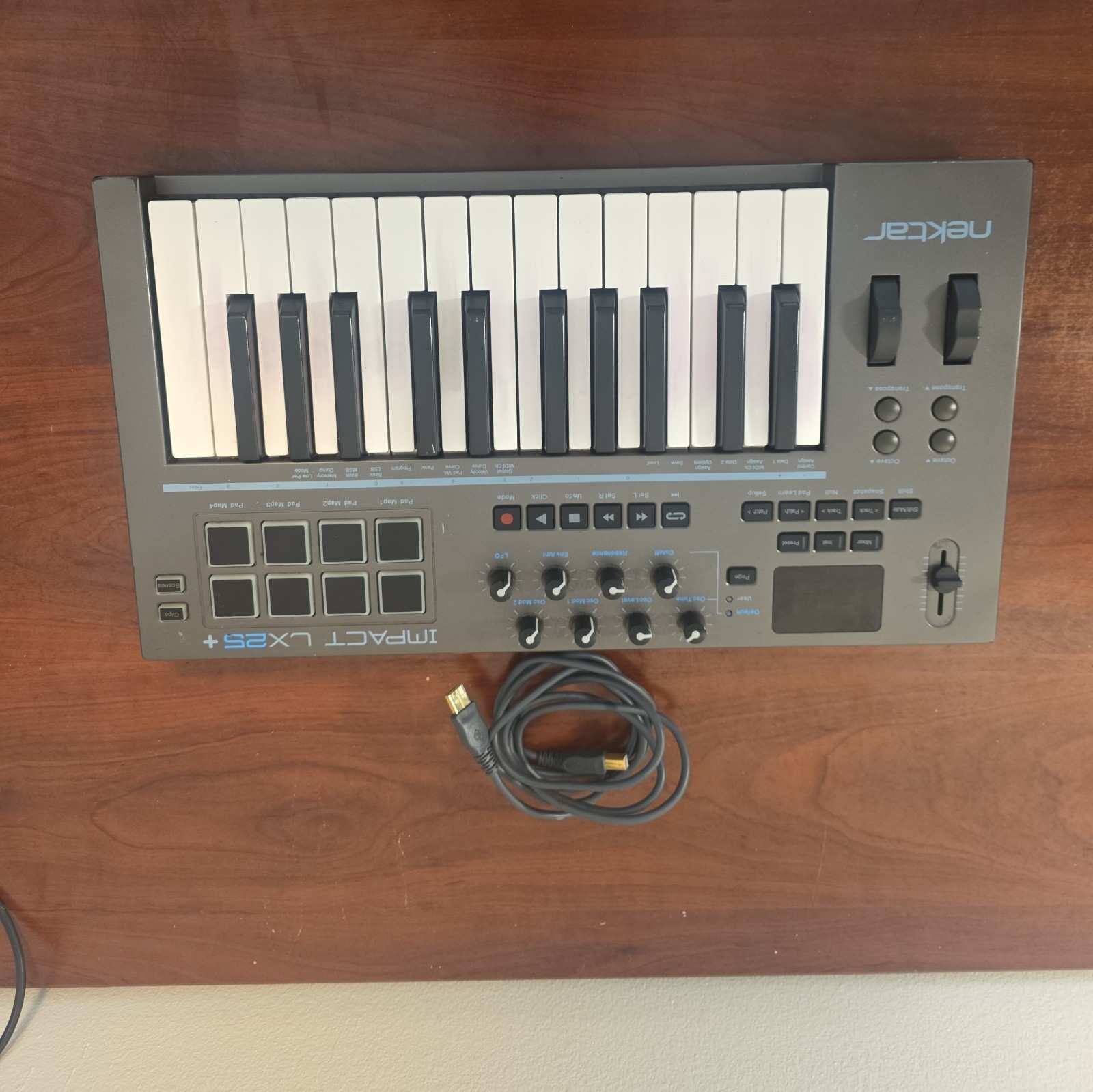 Nektar Impact LX25 USB MIDI Keyboard Controller 25-Key Drum Pads Tested