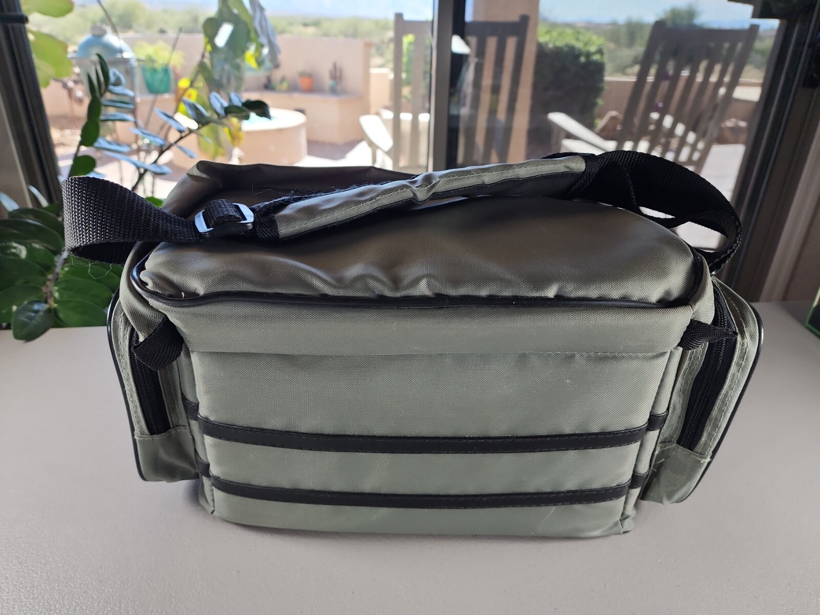 Canon EOS Camera Bag Green with Adjustable Compartments