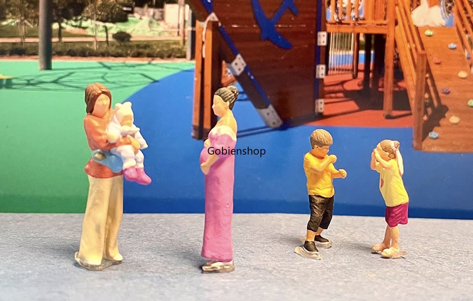 GB 1:64 Painted Figure Model Miniature  Diorama Sand Pregnant Woman Kids