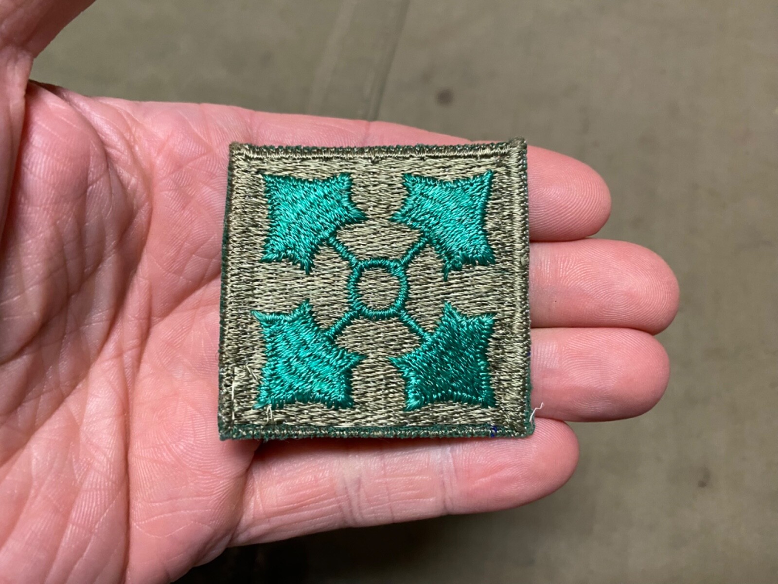 ORIGINAL WWII US ARMY 4TH INFANTRY DIVISION JACKET SLEEVE INSIGNIA PATCH-VARIATI