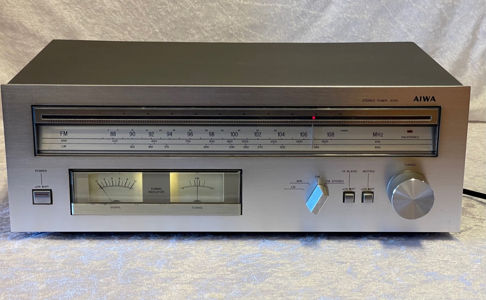 AIWA AT-9300 Stereo Tuner - Fully working Retro/Vintage