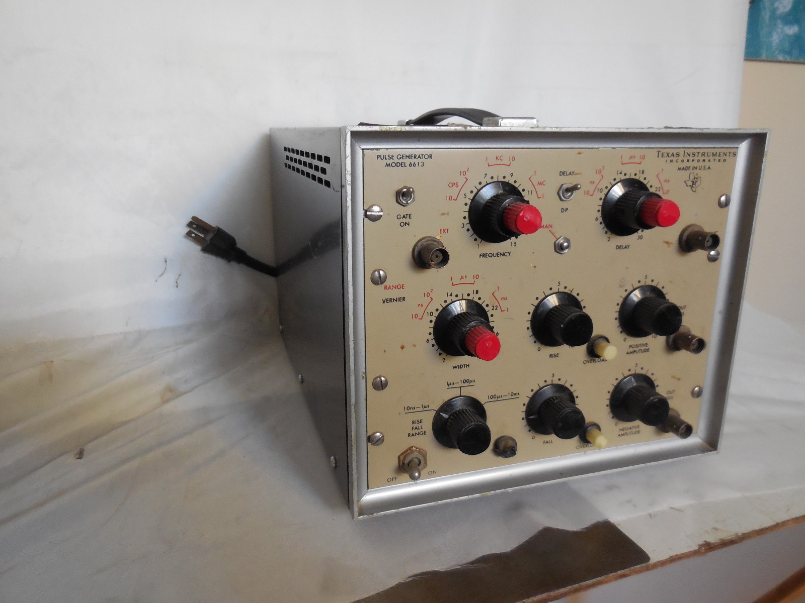 TI Texas Instruments 6613 Waveform Pulse Generator Sold As Found As-Is