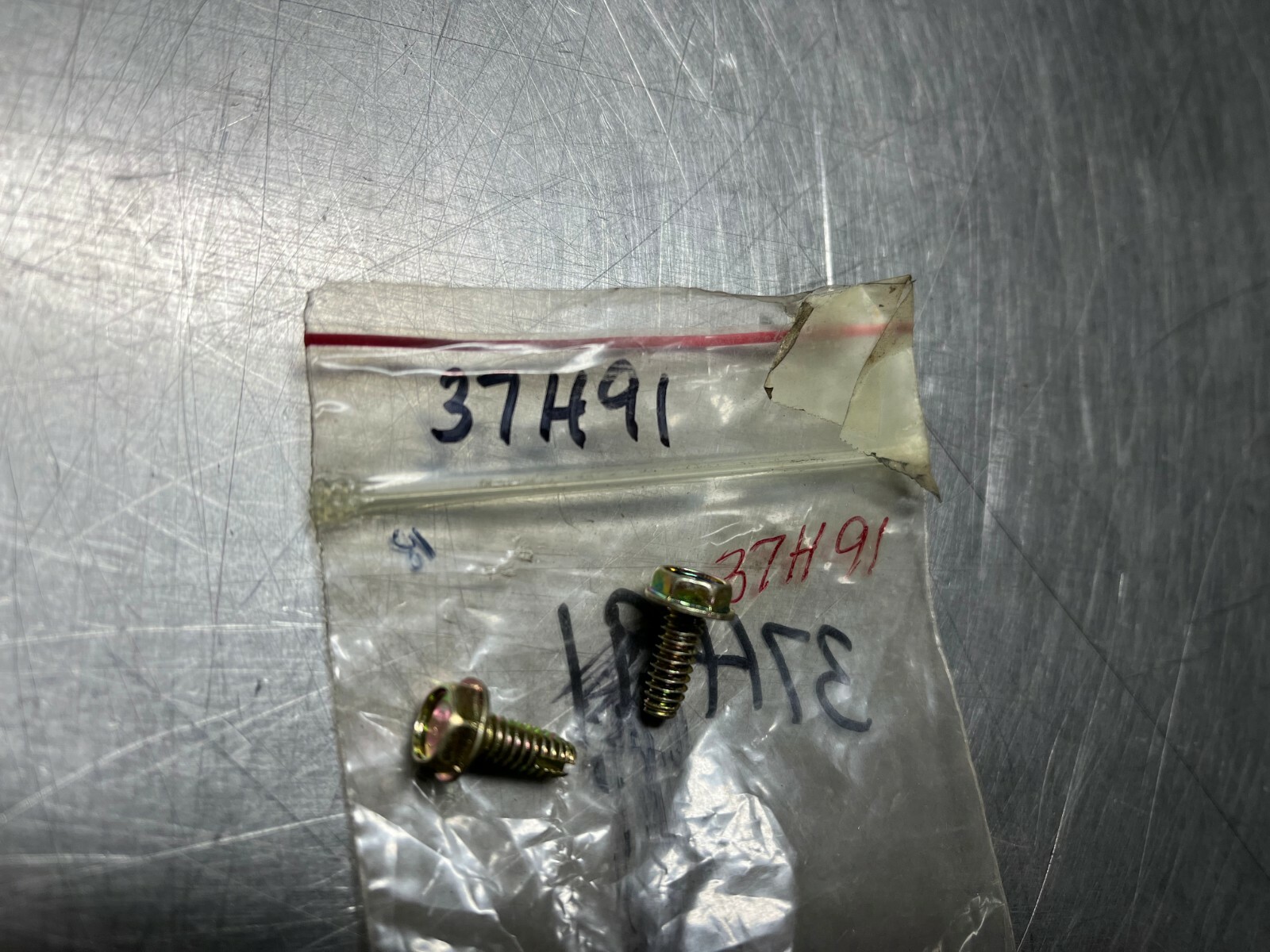 37H91 GENUINE OEM John Deere  SCREW   QTY of 6 Screws