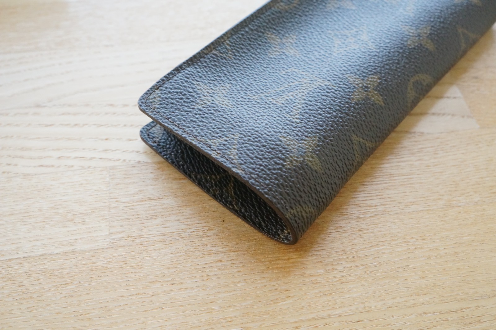 Louis Vuitton Monogram Glasses Case M62962 Etui Lunettes Simple Authentic