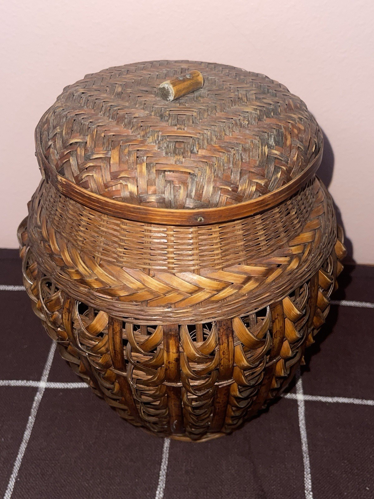 Handmade Vintage Wicker Decorative Basket with Lid, Brown
