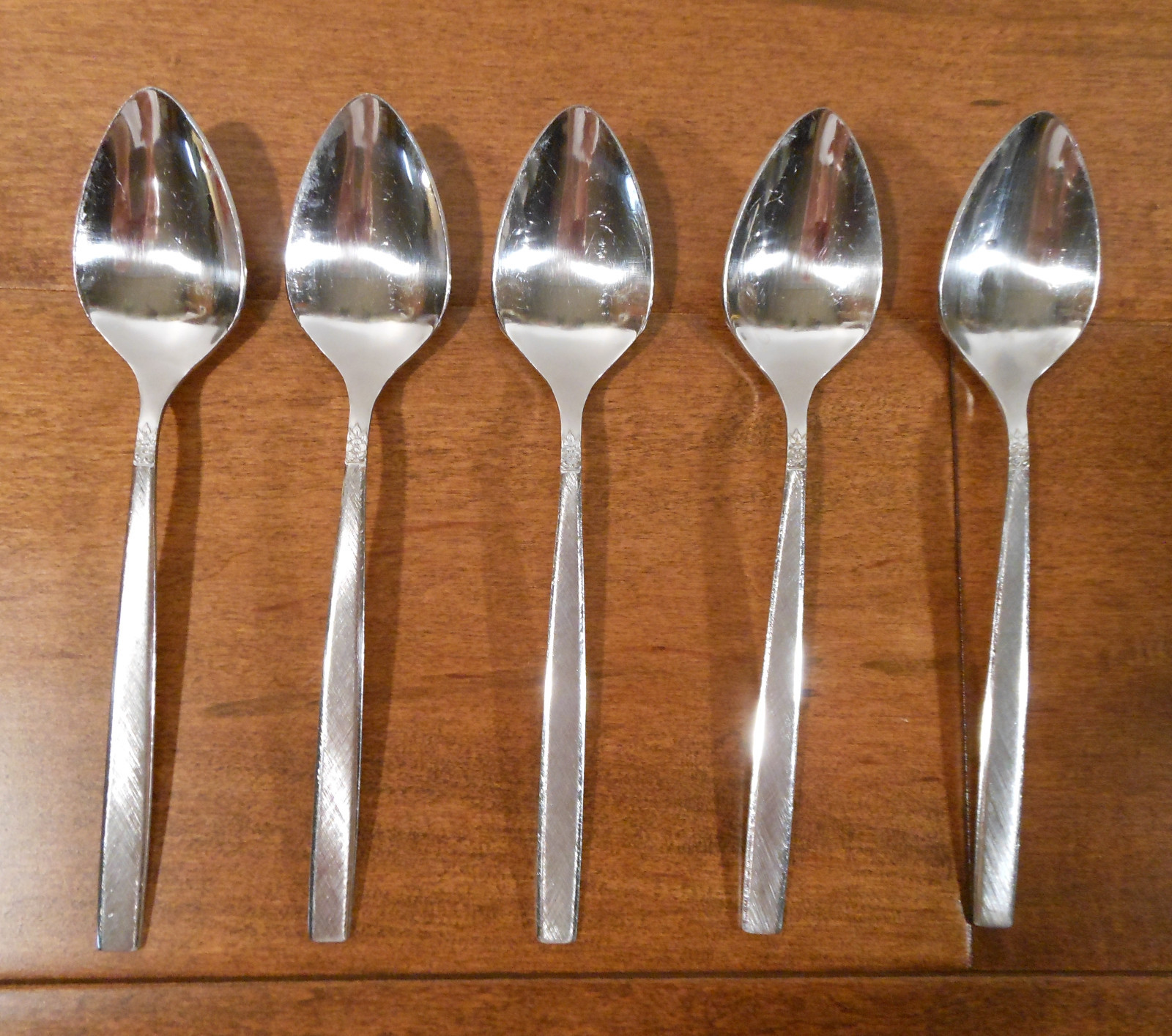 5 ROGERS 1881 ONEIDA LTD MELISSA GLOSSY STAINLESS TEASPOONS  6-1/4" A