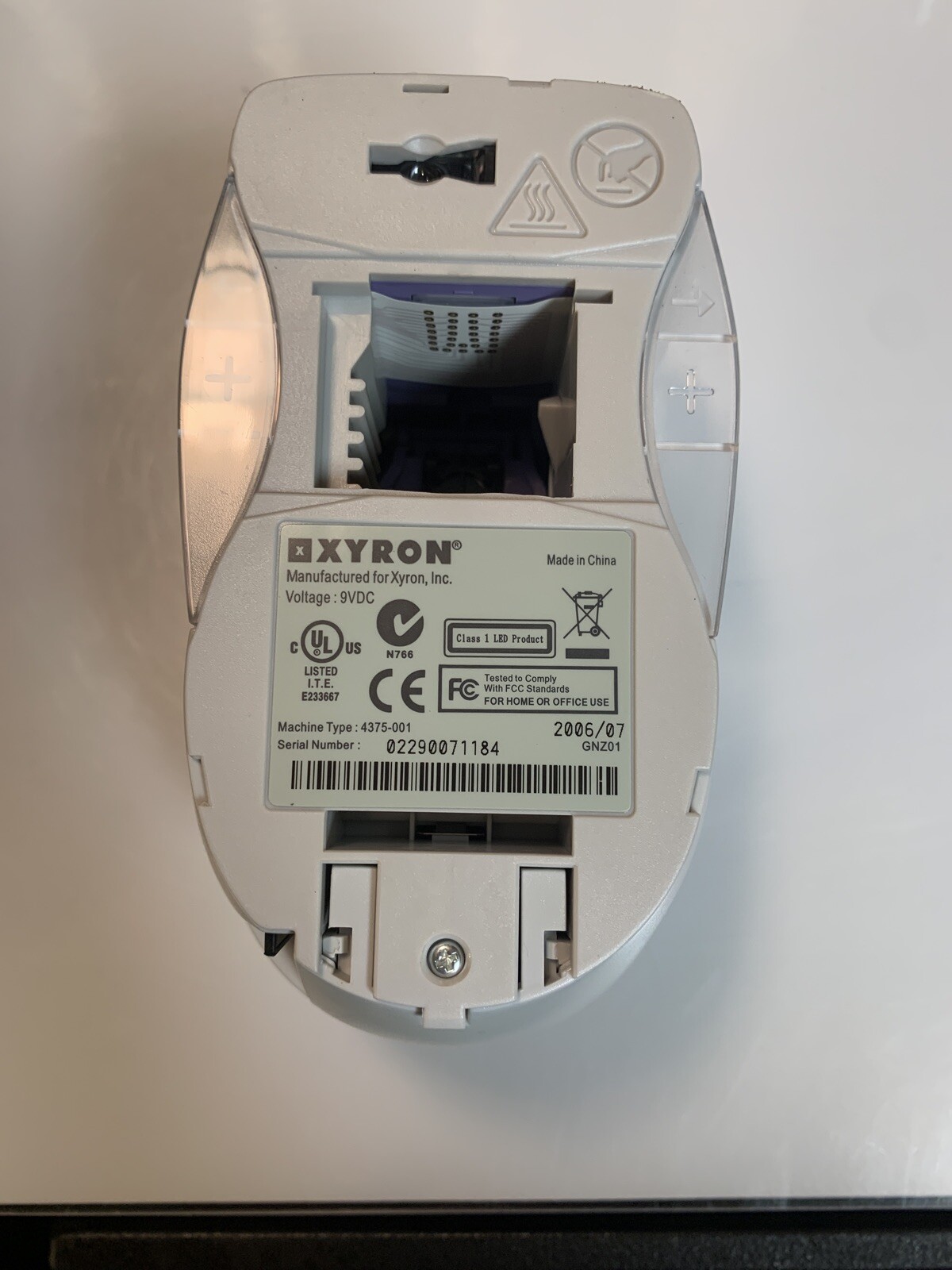 SALE - Xyron Design Runner 4375-001 Handheld Printer With Base