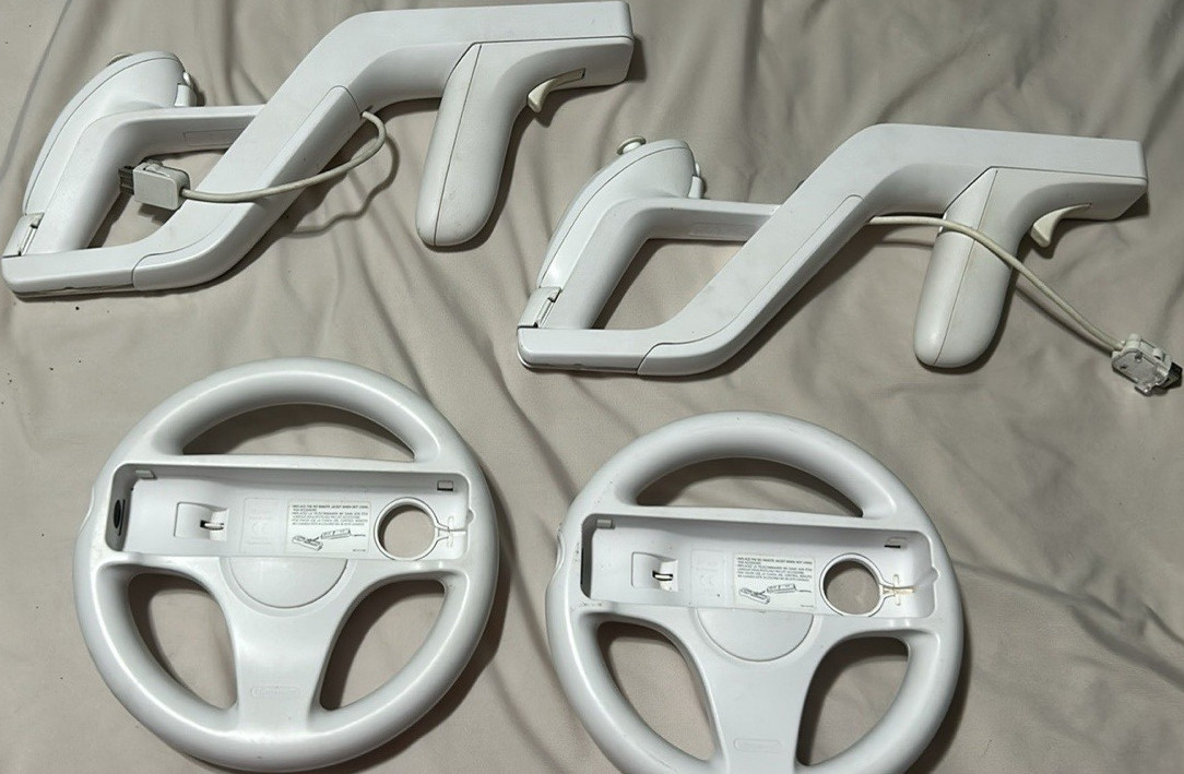 Nintendo Steering Wheel and Gun Controller Bundle for Wii