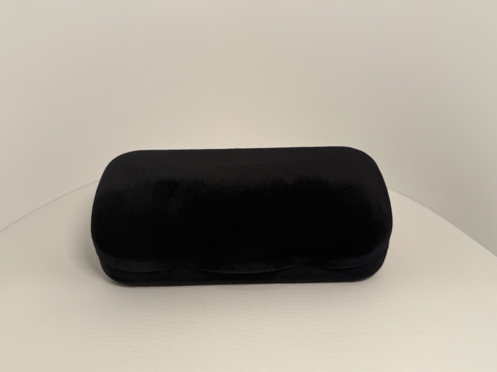 Gucci Black Velvet Clamshell case (MEDIUM)