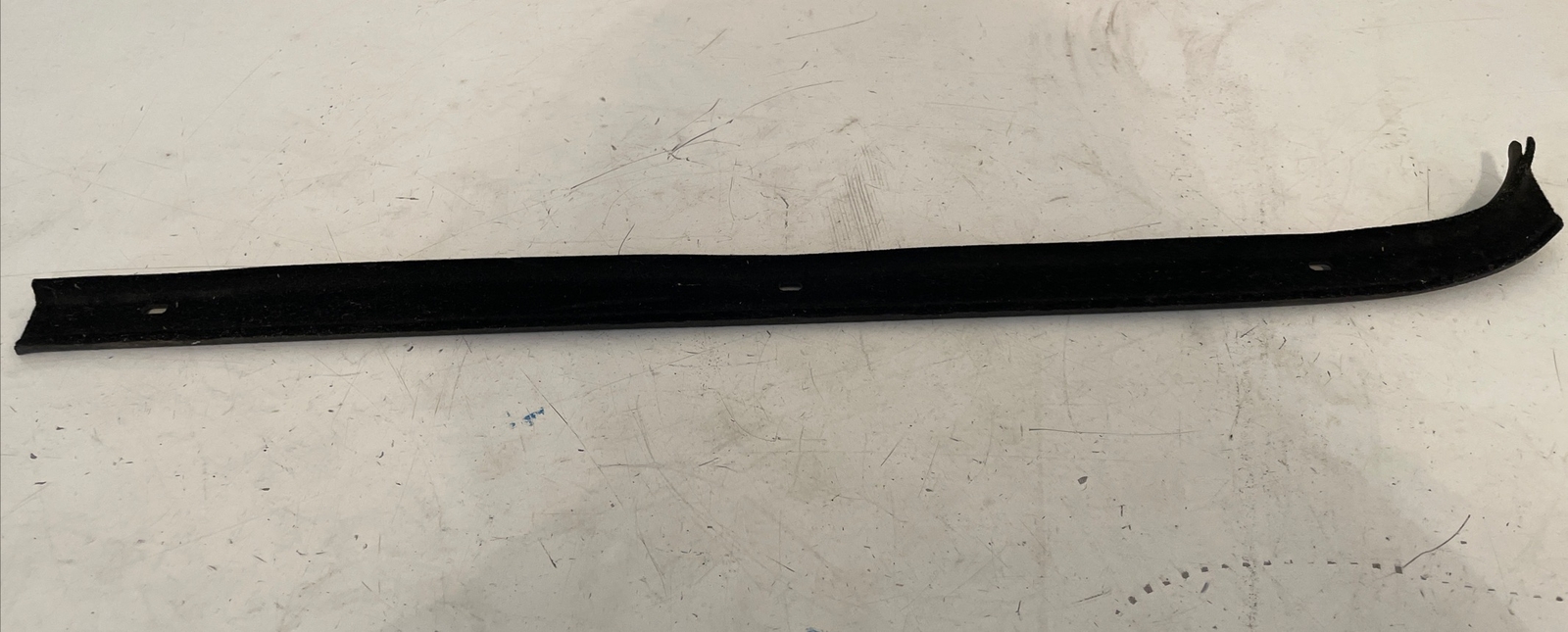 GENUINE MACK WEATHERSTRIP FELT WINDOW MOLDING NEW OEM RIGHT HAND