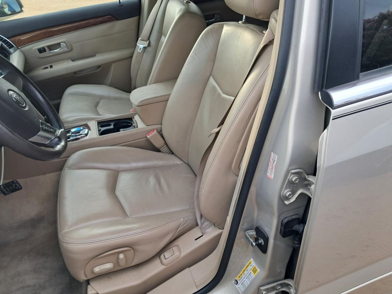 SRX 2008 Glove Box 4775038