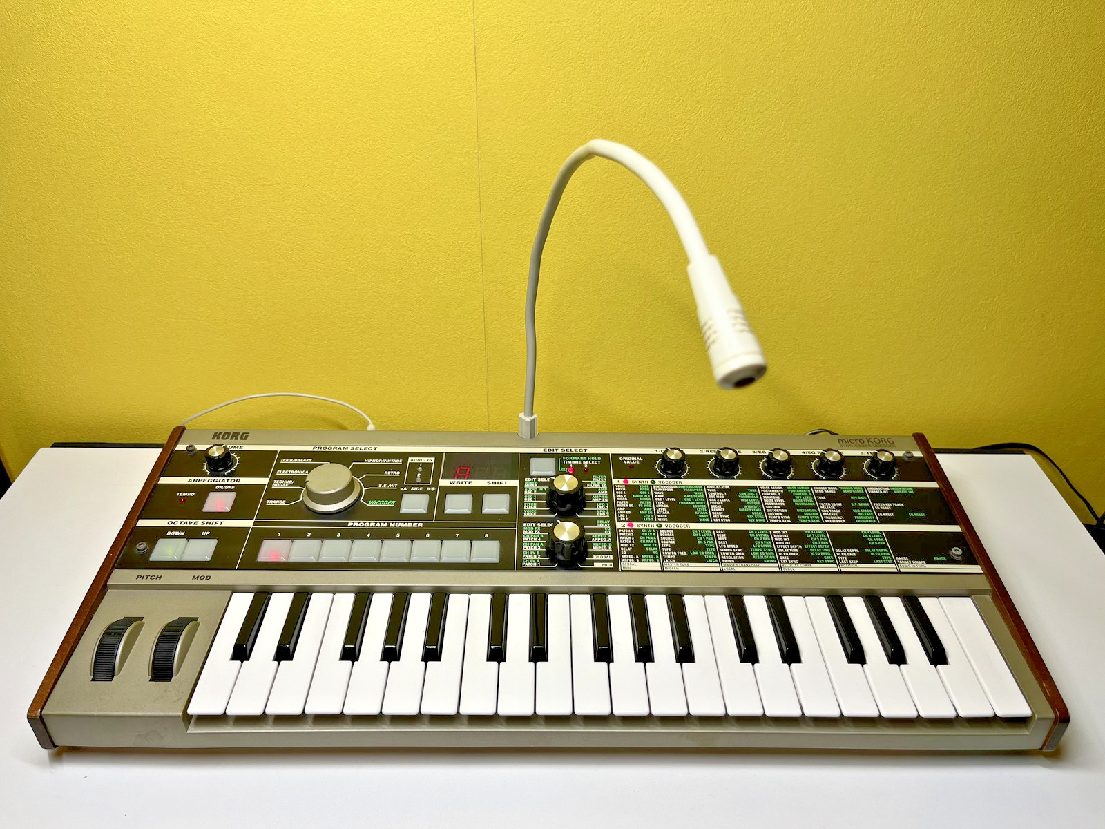 KORG MicroKORG Synthesizer Vocoder w/ PSU & MIC | Beautiful Condition