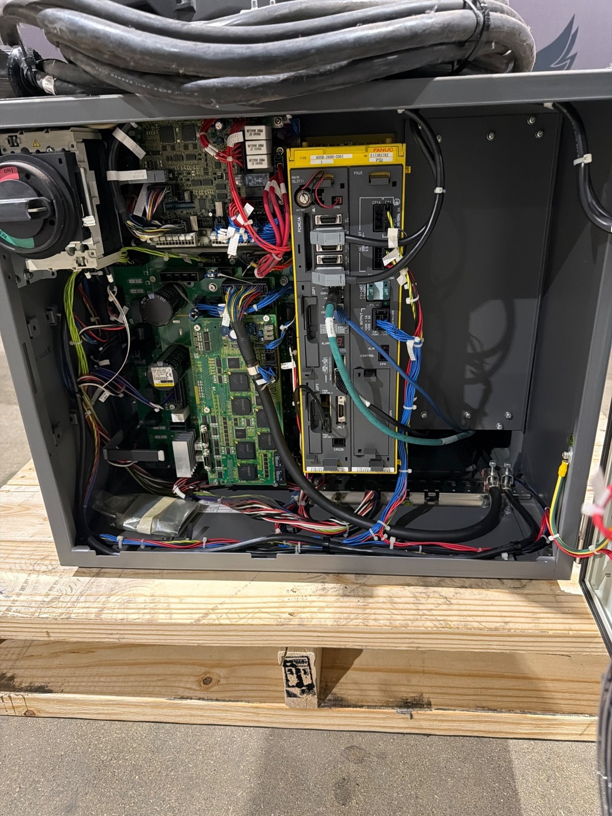 FANUC M‑10iA/12 Complete w/ R‑30iB Controller USED