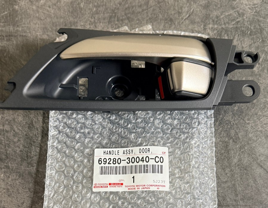 LEXUS GS200T/GS350/GS450H DRIVER SIDE DOOR HANDLE 69280-30040-C0