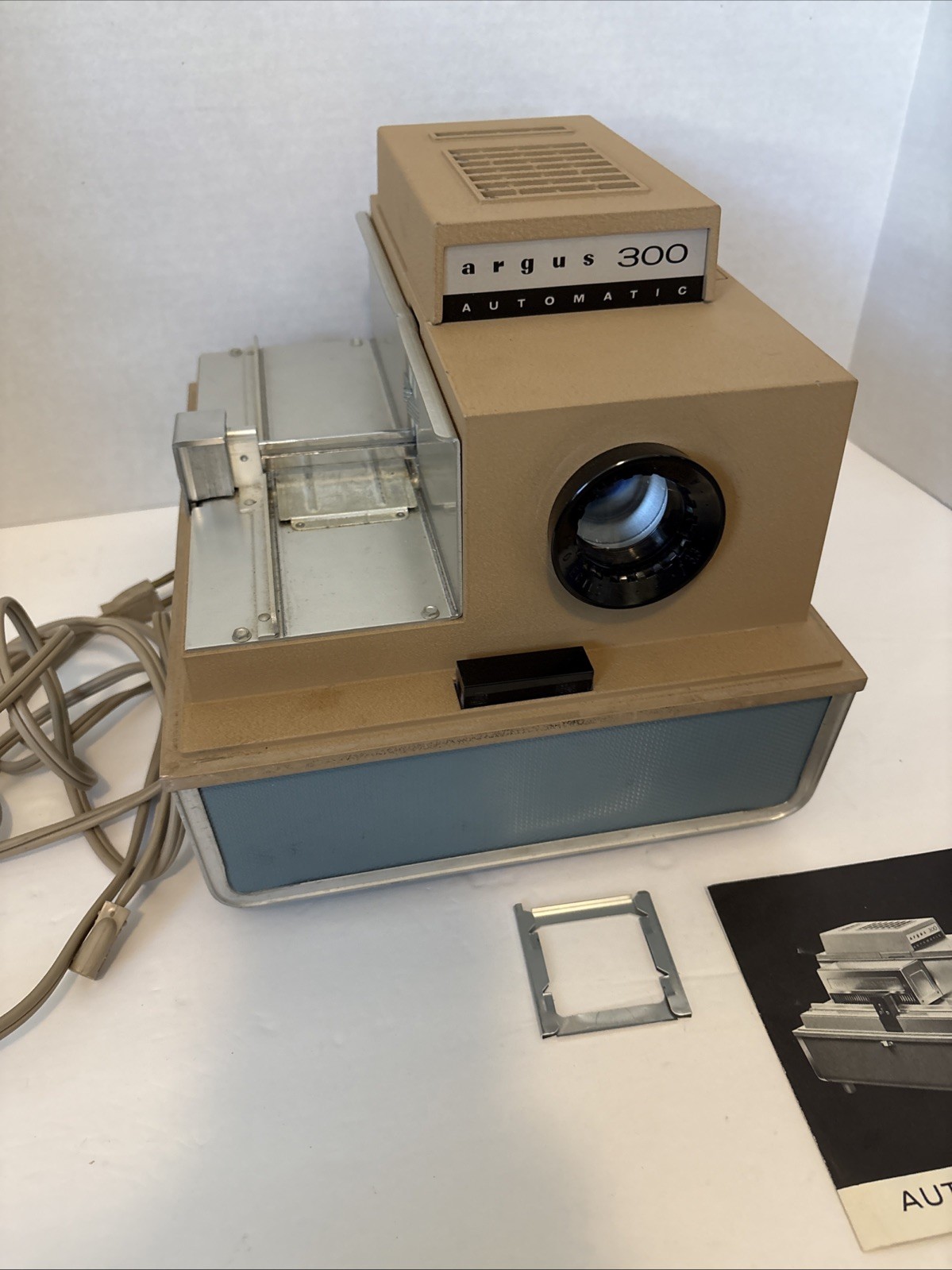 Vintage Argus 300 Model 38 Automatic Slide Projector with Carrying Case