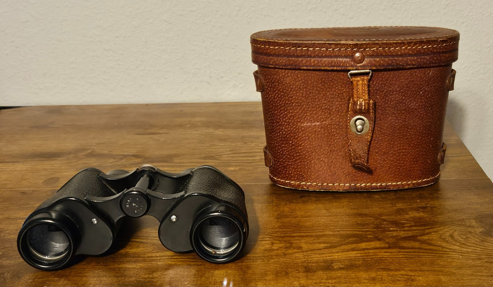YOSHIDA & CO. THOROBRED 6 X 30 BINOCULARS TOKYO JAPAN W/ LEATHER CASE COATED