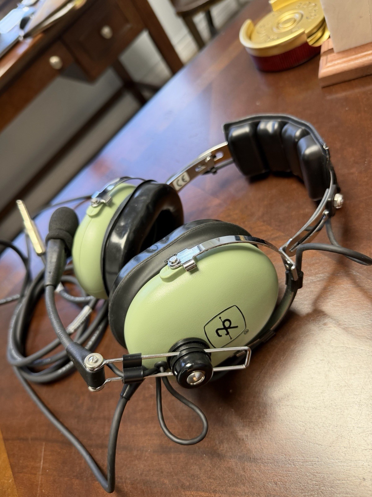 David Clark Pilot’s Flight Headset. In Like New Condition.